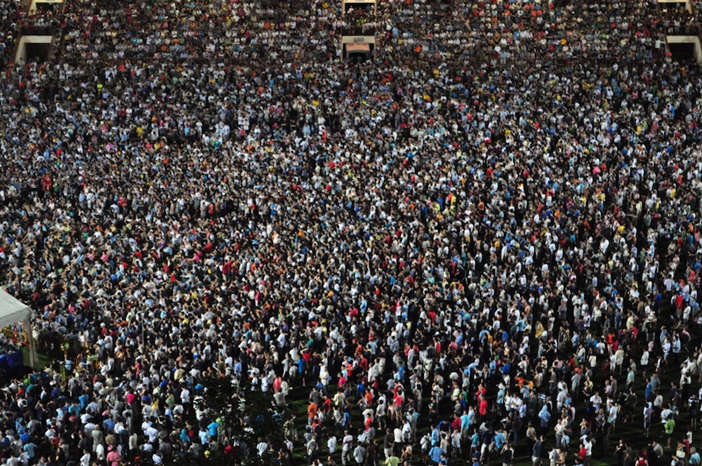 The massive crowds of Singapore (cc license, AbdulRahman)