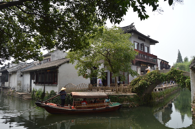 Boat tour on the huangpo river (stunning view) during our trip to the water town Zhouzhuang. 