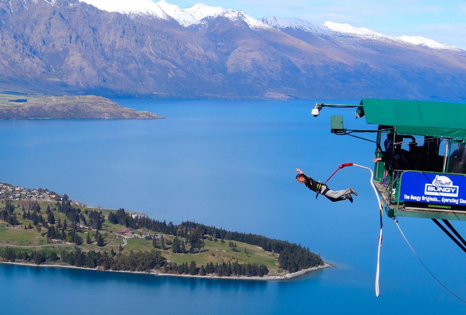 Bungee jump from the Ledge in Queenstown