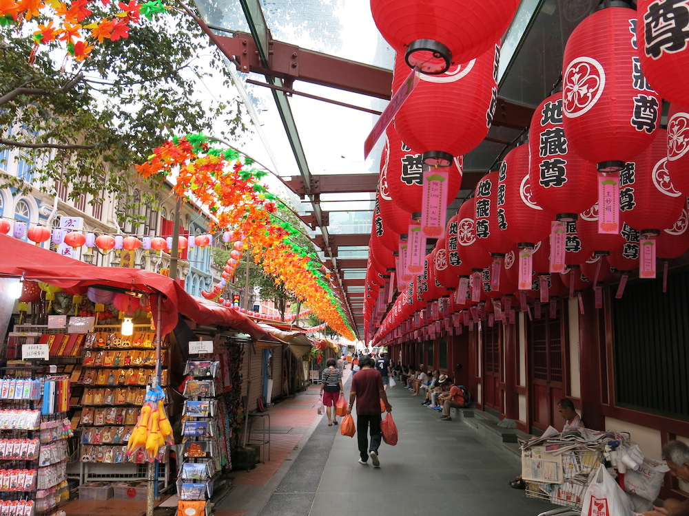 The Buddha Tooth Relic Temple in Singapore's Chinatown 