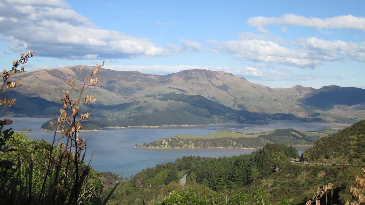 A lake surrounded by picturesque mountains near Christchurch, New Zealand