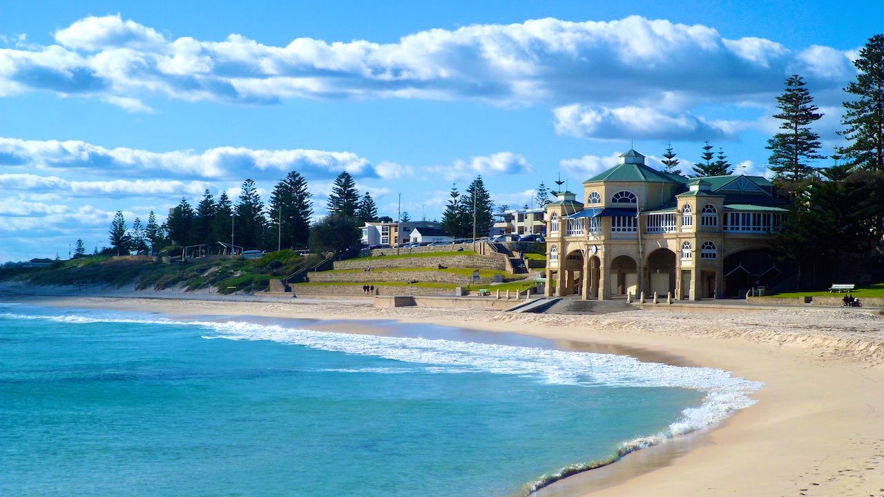 Turquoise ocean crashing into the shore in Perth, Australia