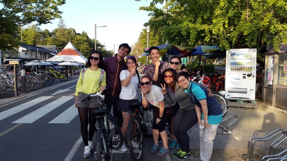Group of friends on the Yangsu Bike Trail 