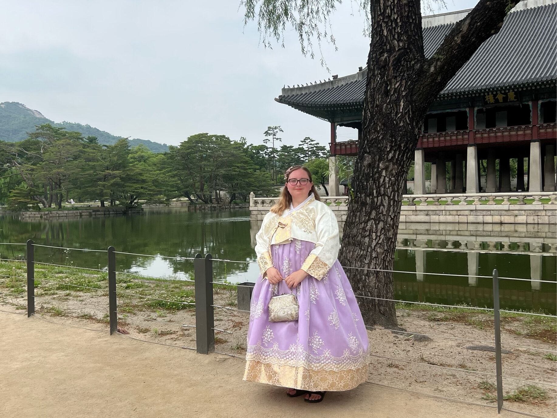 My Experience Renting Hanbok as a Plus Size Woman in Korea - TEAN